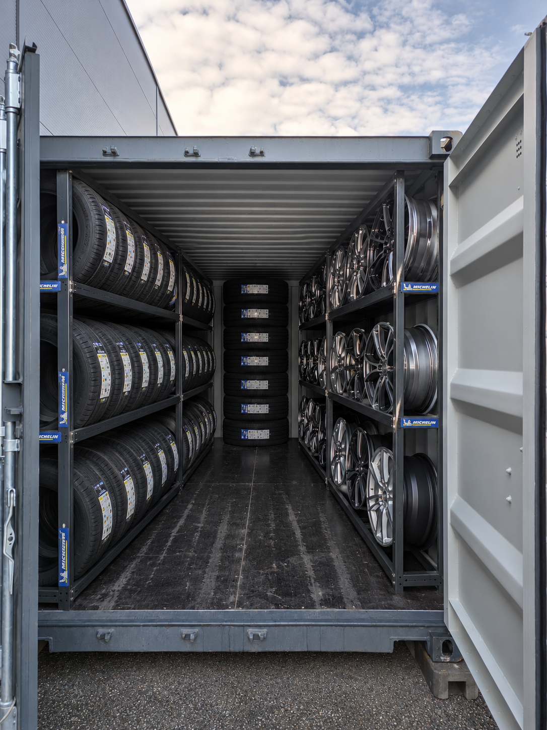 Reifencontainer